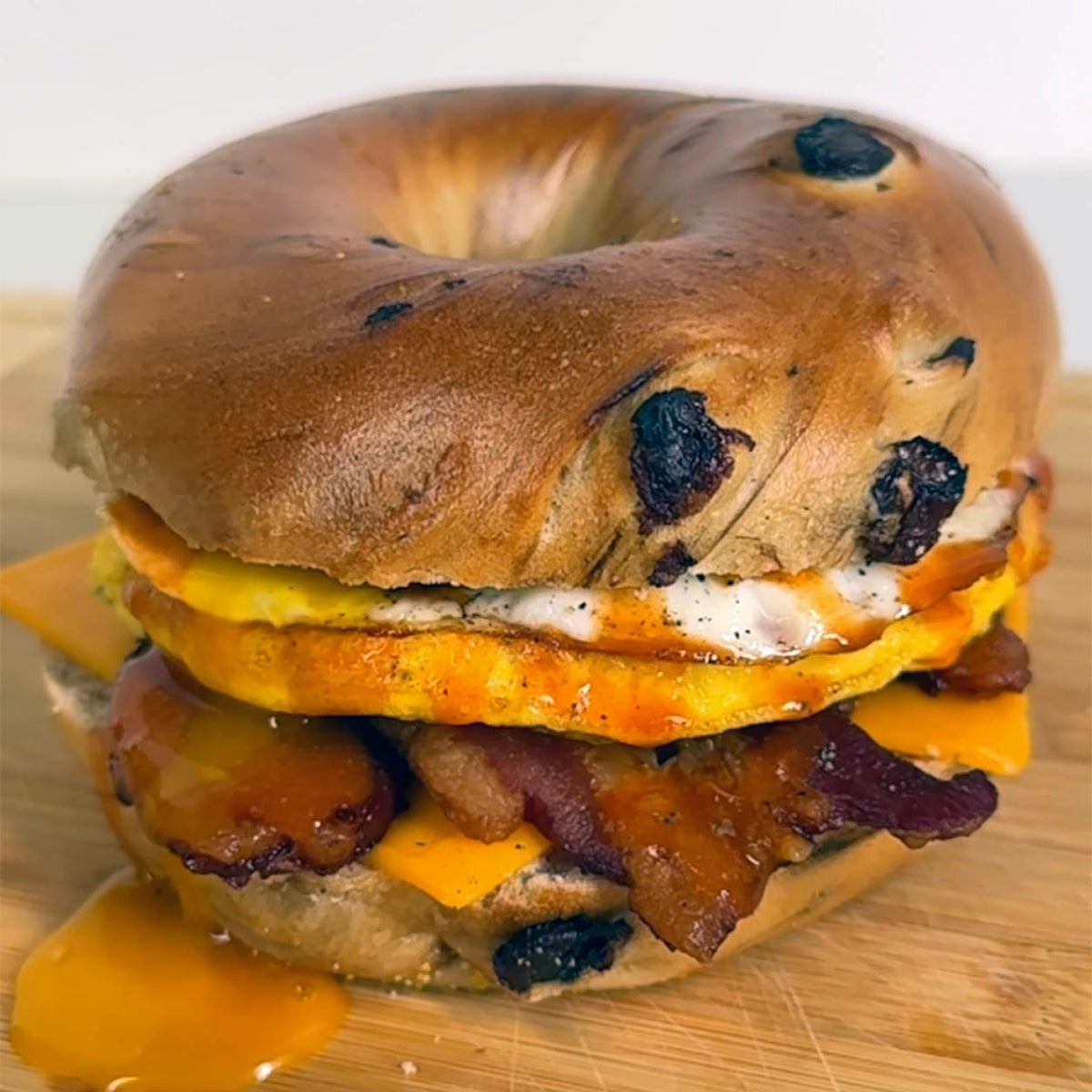 cinnamon raisin bagel egg sandwich