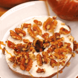 whole wheat bagel with cream cheese and honey