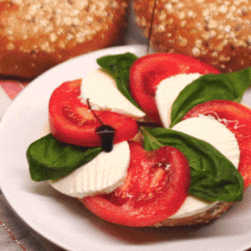 quinoa multigrain bagel with basil, fresh mozerella and tomato