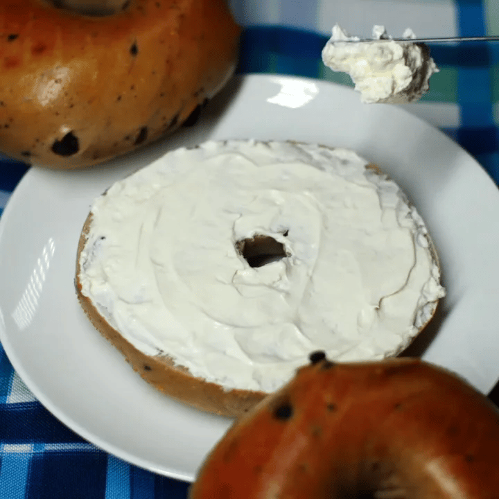 blueberry bagel with cream cheese